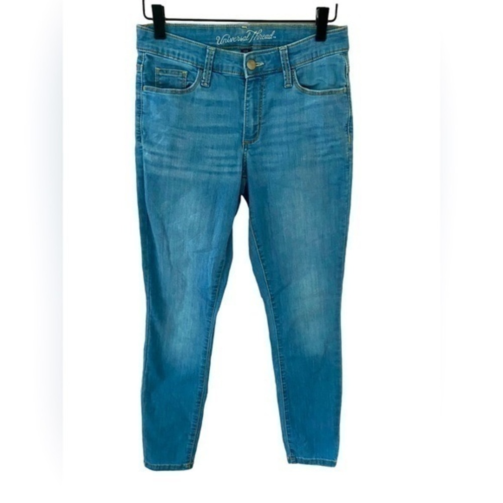 Universal Thread women’s midrise skinny blue jeans size 2/26R